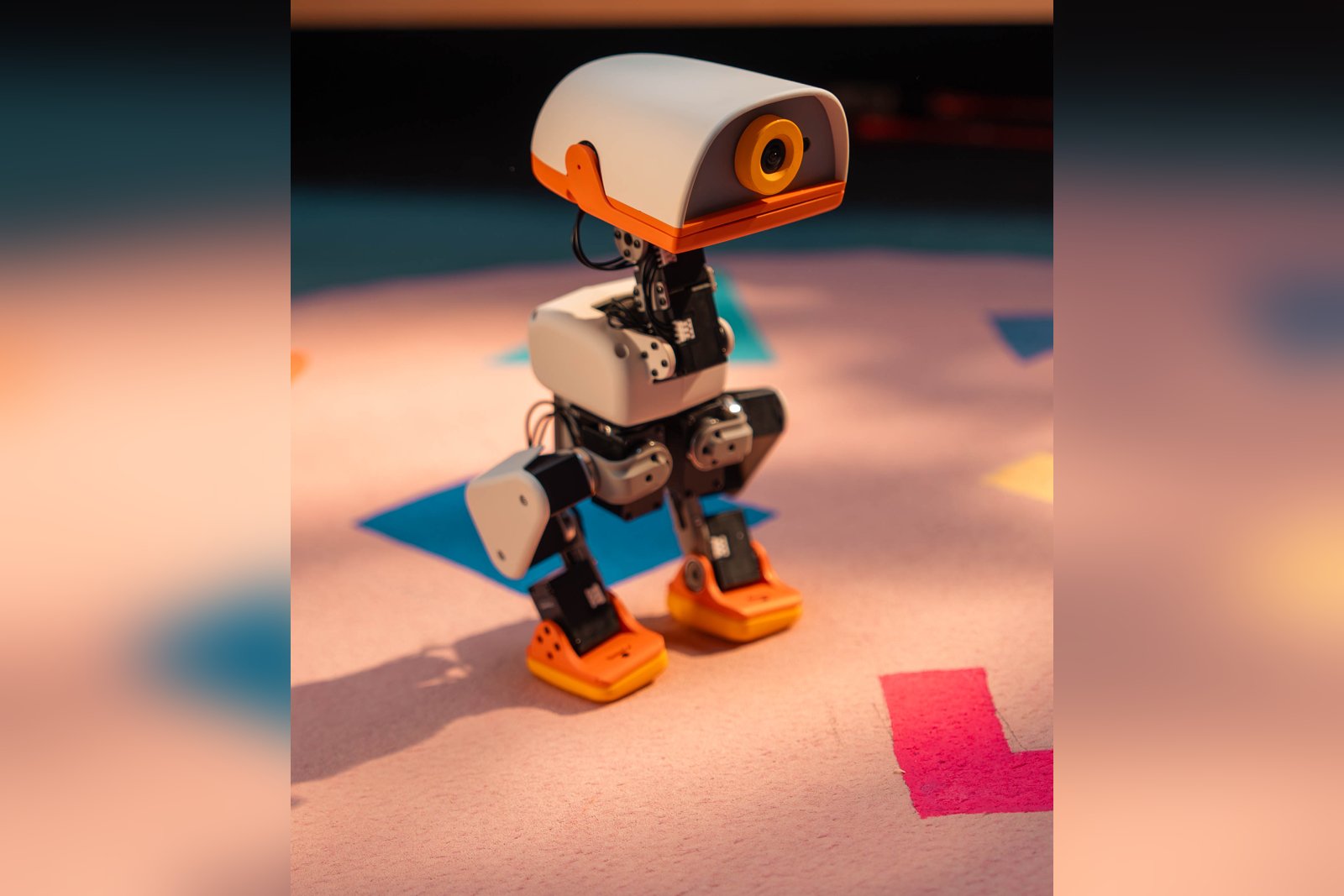 Robot-kaczka Microduck: czy to zabawka i jaka ocena zgodności poprzedza oznakowanie CE